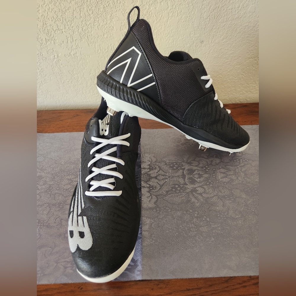 New Balance Baseball Cleats - Picture 3 of 9